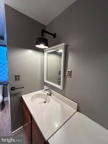 2712 BOAS ST, Harrisburg, PA 17103