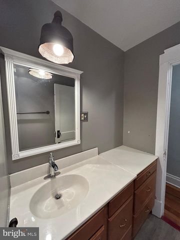 2712 BOAS ST, Harrisburg, PA 17103