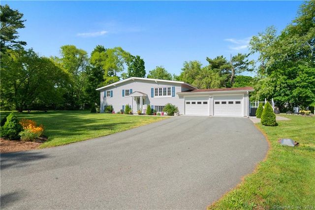 10 London Court, Old Saybrook, CT 06475