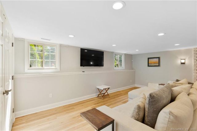 10 London Court, Old Saybrook, CT 06475