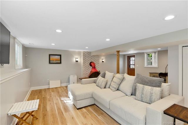 10 London Court, Old Saybrook, CT 06475