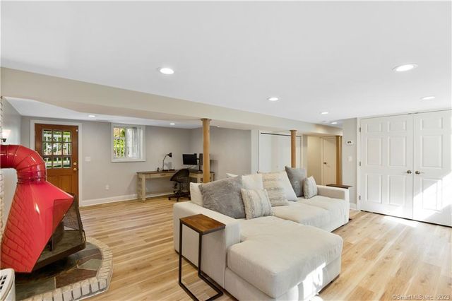 10 London Court, Old Saybrook, CT 06475