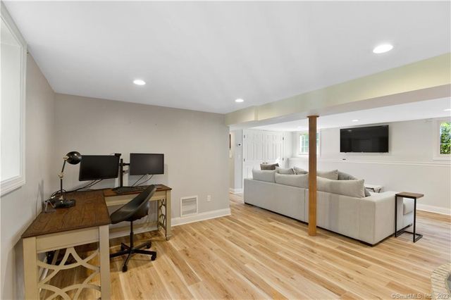 10 London Court, Old Saybrook, CT 06475