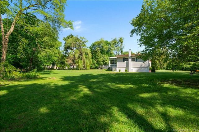 10 London Court, Old Saybrook, CT 06475