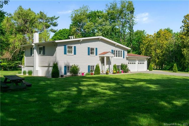 10 London Court, Old Saybrook, CT 06475