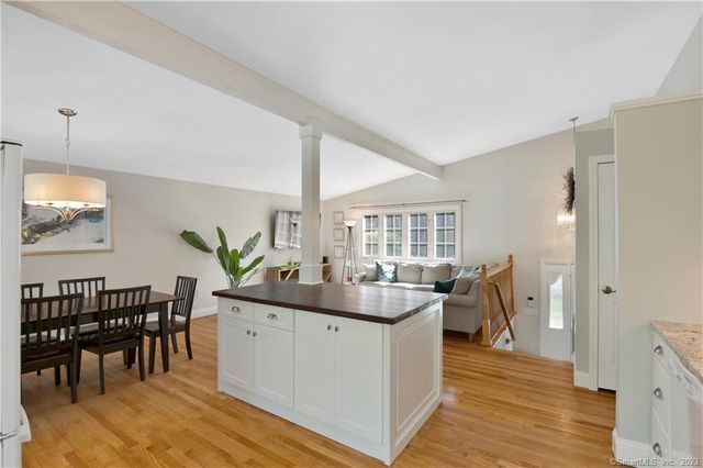 10 London Court, Old Saybrook, CT 06475