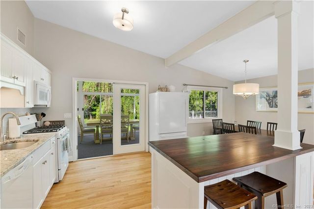 10 London Court, Old Saybrook, CT 06475