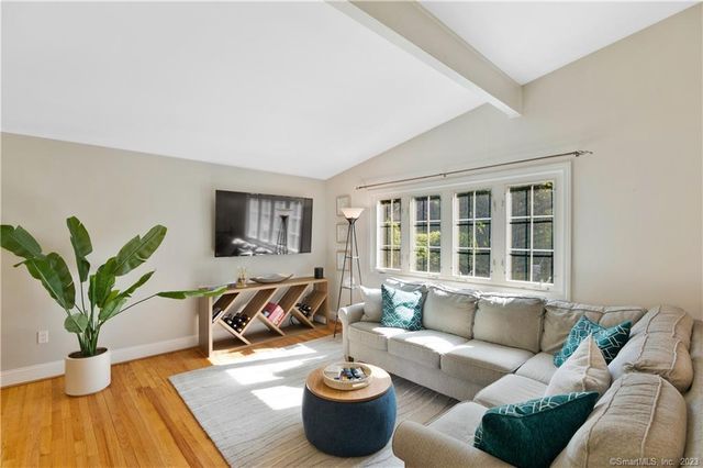10 London Court, Old Saybrook, CT 06475