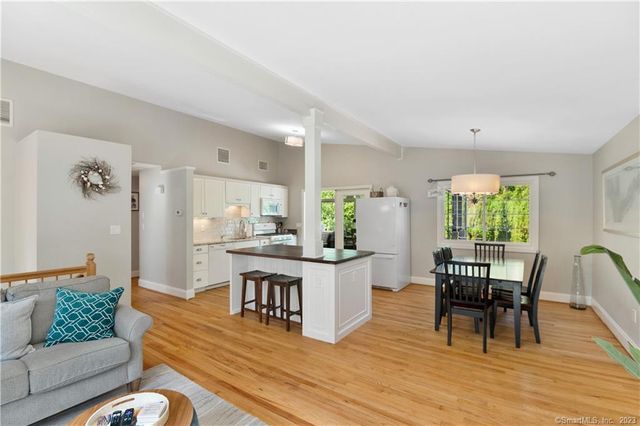 10 London Court, Old Saybrook, CT 06475
