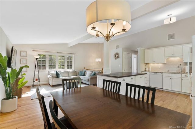 10 London Court, Old Saybrook, CT 06475