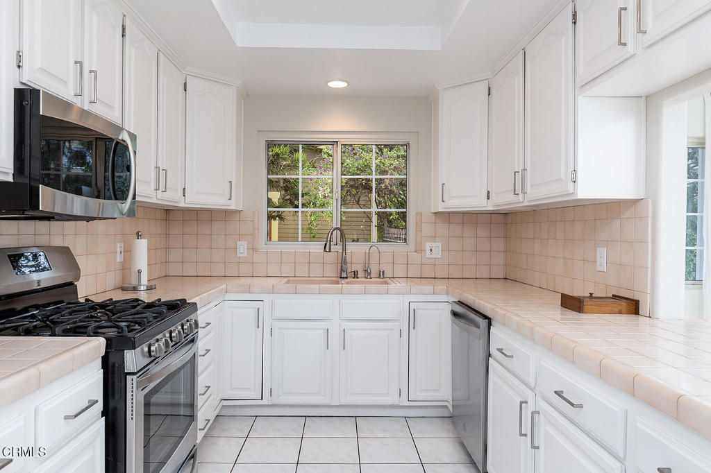 Image 10 of property listing at 608 Pioneer Drive, Glendale, CA 91203