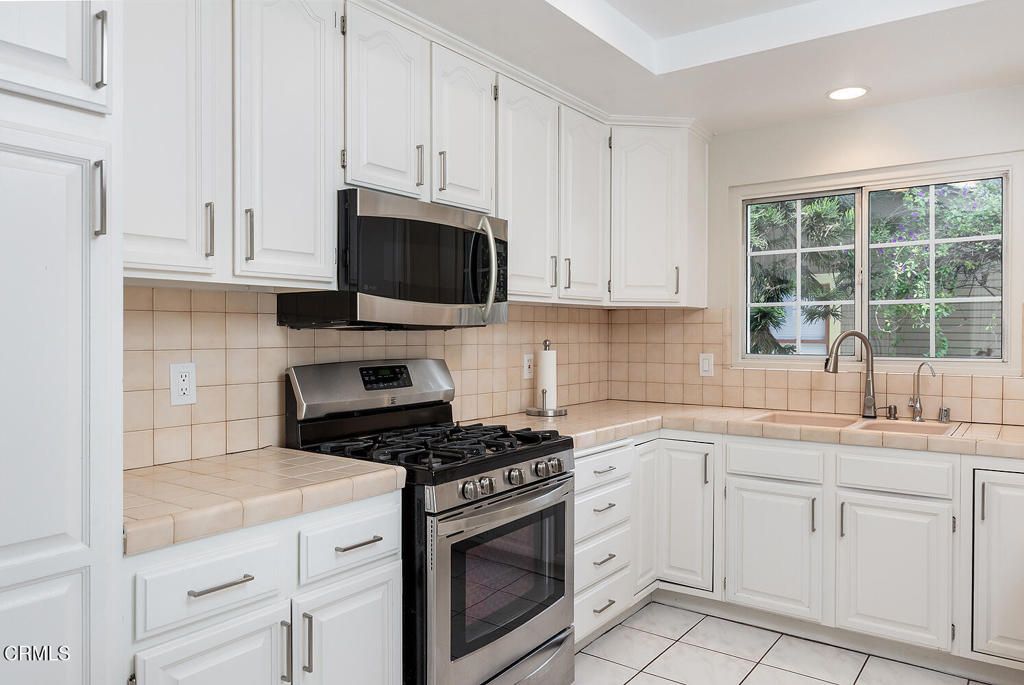 Image 11 of property listing at 608 Pioneer Drive, Glendale, CA 91203