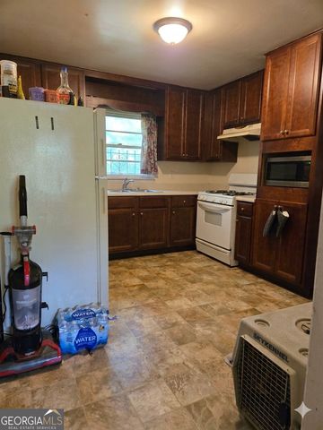250 W Lake Avenue NW, Atlanta, GA 30314