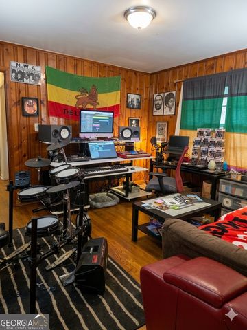 250 W Lake Avenue NW, Atlanta, GA 30314