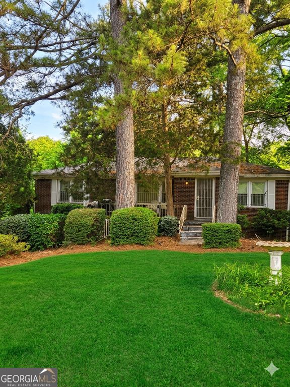 250 W Lake Avenue NW, Atlanta, GA 30314