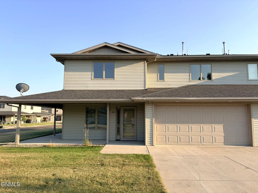 719 Mayflower Drive, Bismarck, ND 58504 photo 1