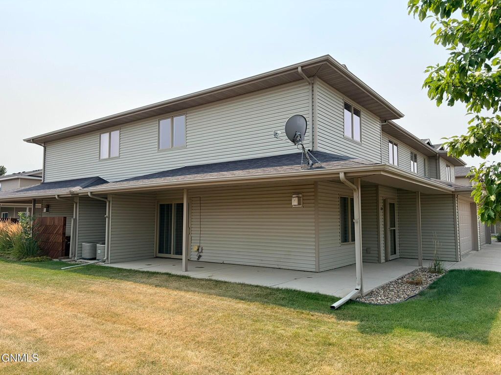 719 Mayflower Drive, Bismarck, ND 58504 photo 4