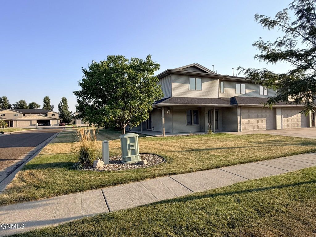 719 Mayflower Drive, Bismarck, ND 58504 photo 5