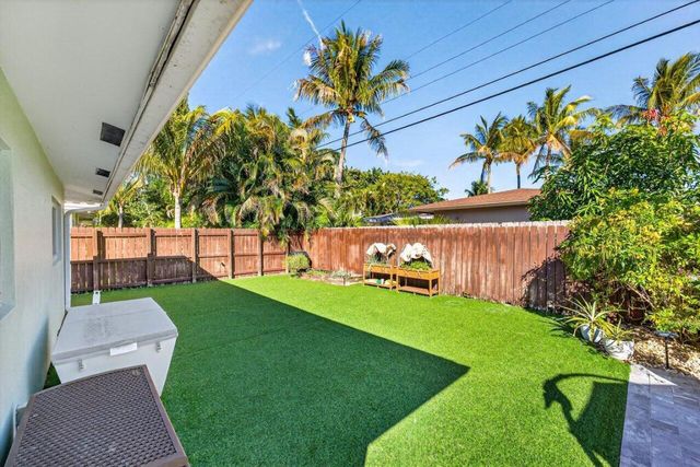 1581 SE 4th Court, Deerfield Beach, FL 33441