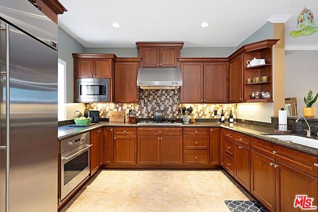 8172 Manitoba Street 4, Playa Del Rey, CA 90293