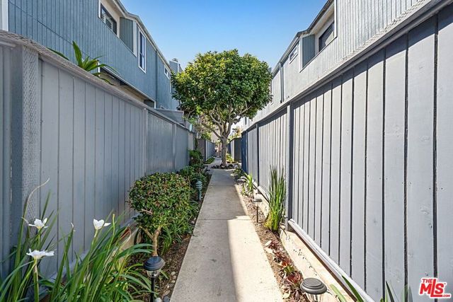 8172 Manitoba Street 4, Playa Del Rey, CA 90293