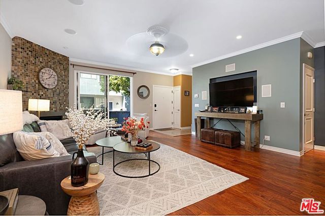 8172 Manitoba Street 4, Playa Del Rey, CA 90293