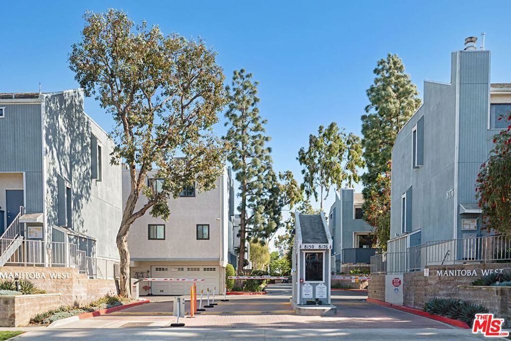 Image 1 of property listing at 8172 Manitoba Street 4, Playa Del Rey, CA 90293