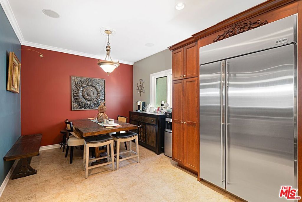 Image 11 of property listing at 8172 Manitoba Street 4, Playa Del Rey, CA 90293