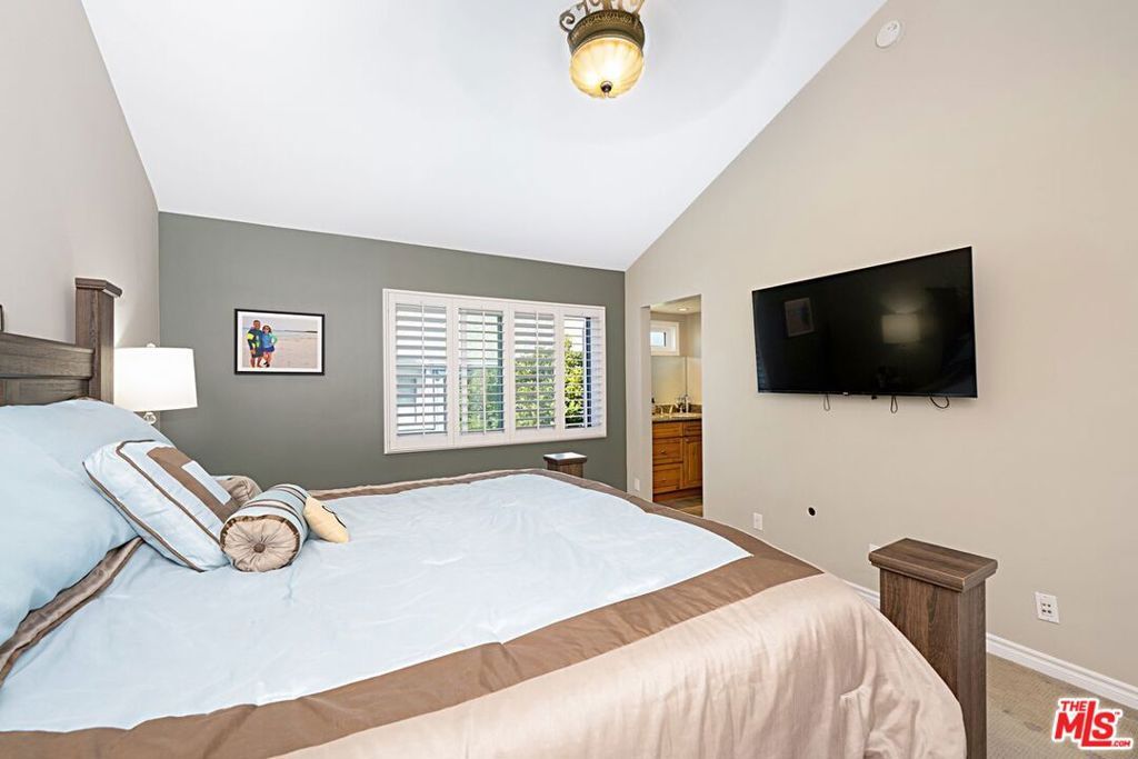 Image 16 of property listing at 8172 Manitoba Street 4, Playa Del Rey, CA 90293