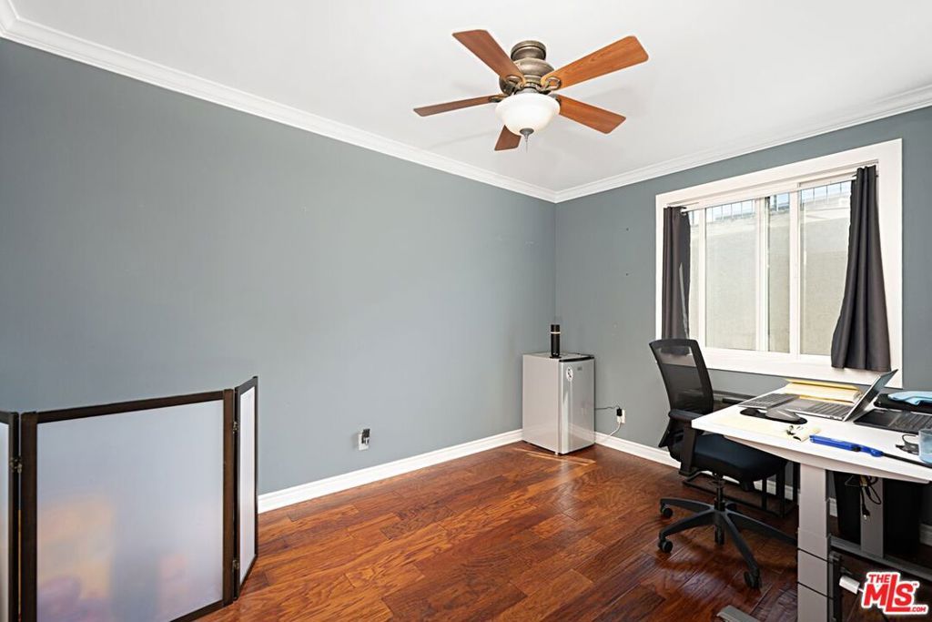 Image 20 of property listing at 8172 Manitoba Street 4, Playa Del Rey, CA 90293