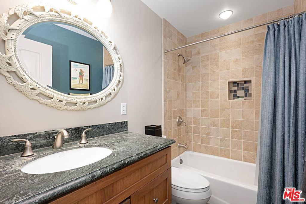 Image 21 of property listing at 8172 Manitoba Street 4, Playa Del Rey, CA 90293