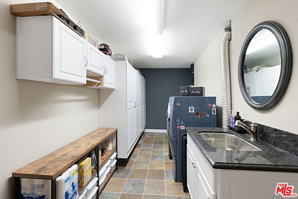 Image 25 of property listing at 8172 Manitoba Street 4, Playa Del Rey, CA 90293