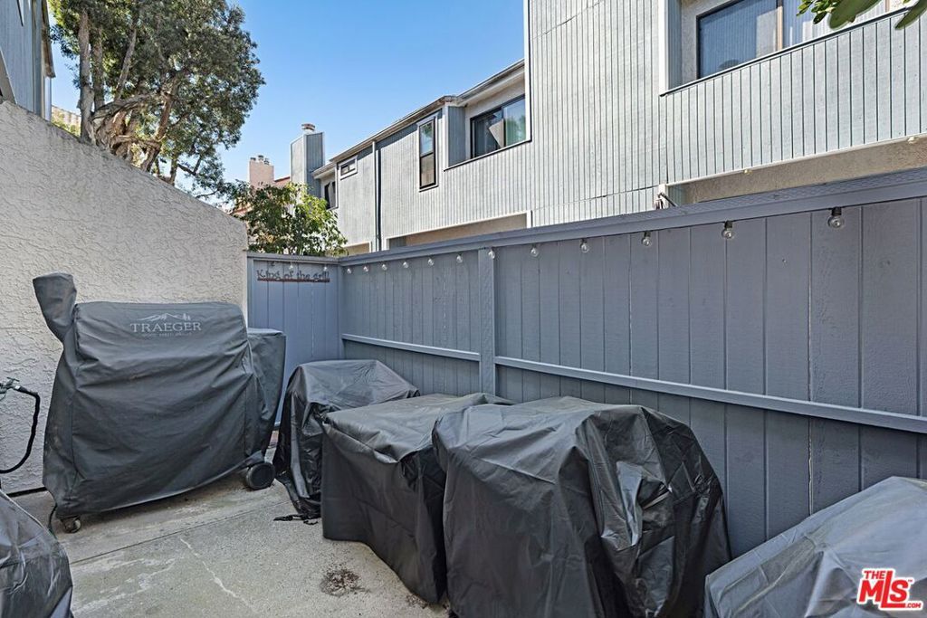 Image 27 of property listing at 8172 Manitoba Street 4, Playa Del Rey, CA 90293