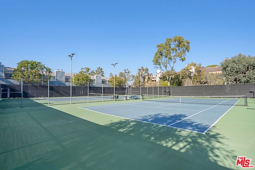 Image 32 of property listing at 8172 Manitoba Street 4, Playa Del Rey, CA 90293