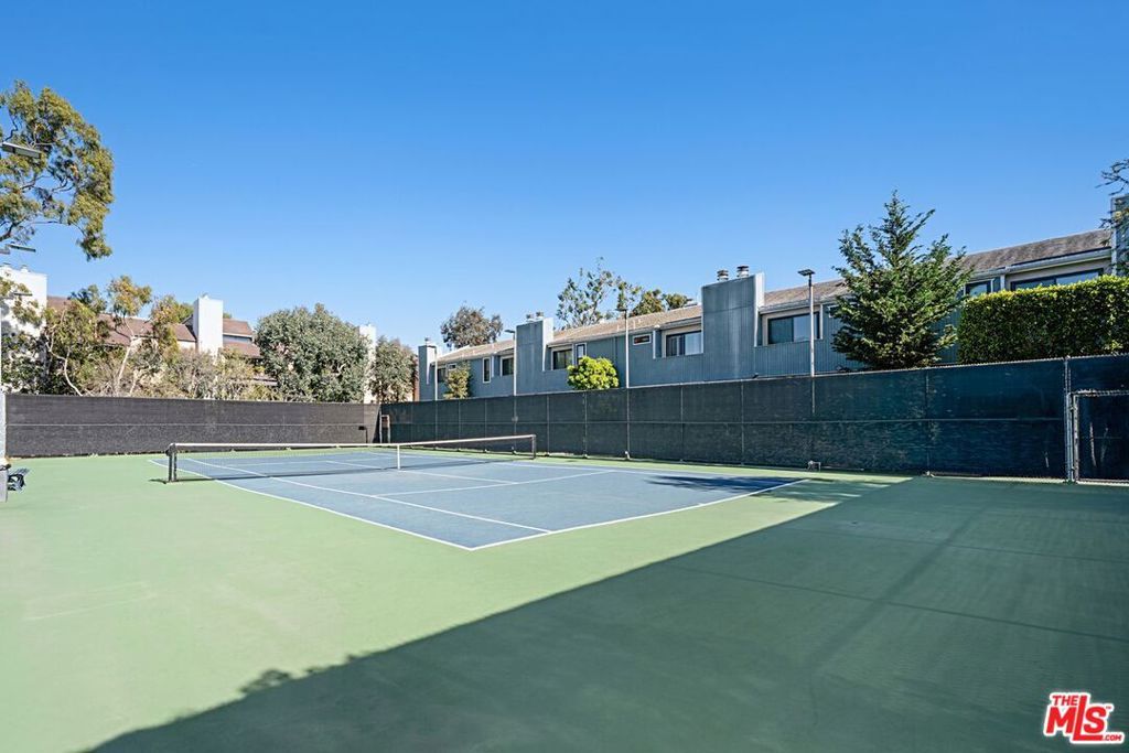 Image 33 of property listing at 8172 Manitoba Street 4, Playa Del Rey, CA 90293