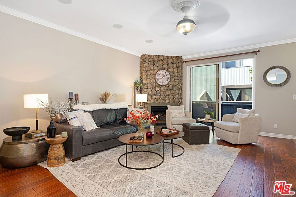 Image 38 of property listing at 8172 Manitoba Street 4, Playa Del Rey, CA 90293