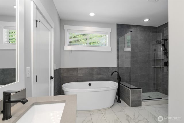 3829 95th Avenue E, Edgewood, WA 98371