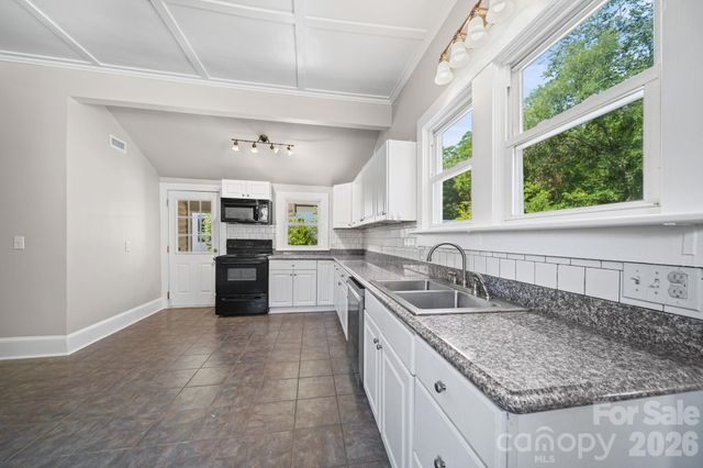 204 S East Avenue, Kannapolis, NC 28083