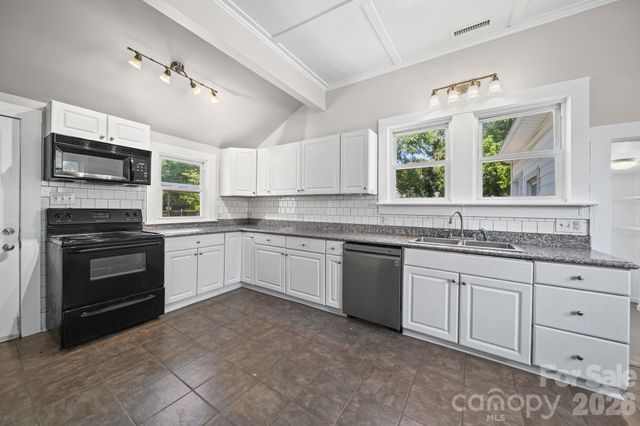 204 S East Avenue, Kannapolis, NC 28083