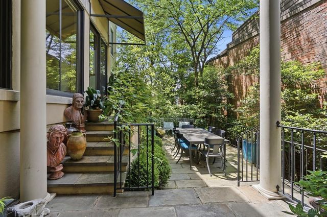548 Liberty Hill, Cincinnati, OH 45202