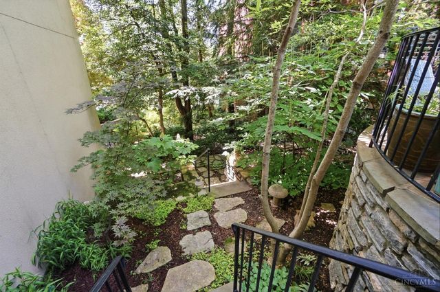 548 Liberty Hill, Cincinnati, OH 45202