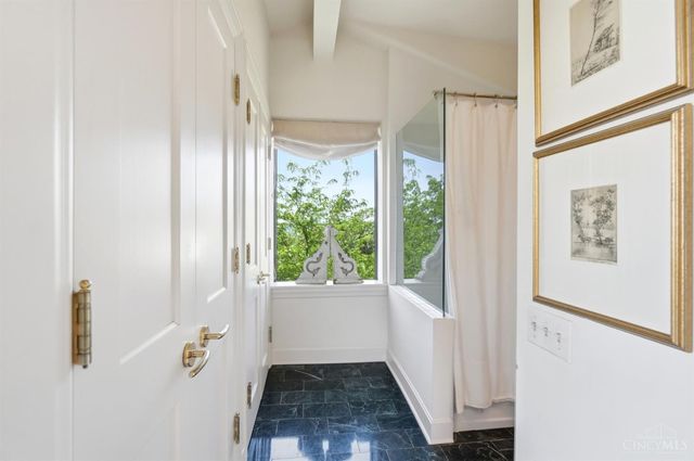 548 Liberty Hill, Cincinnati, OH 45202