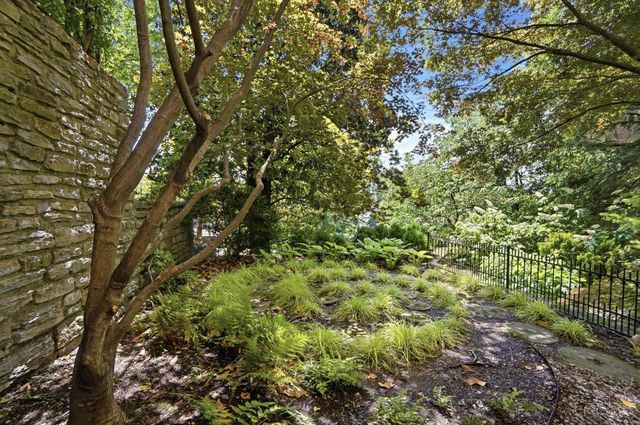 548 Liberty Hill, Cincinnati, OH 45202