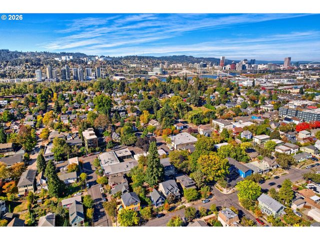 1404 Se LAFAYETTE St, Portland, OR 97202