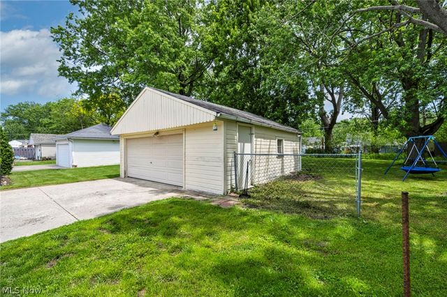 7241 Greenleaf Avenue, Parma, OH 44130
