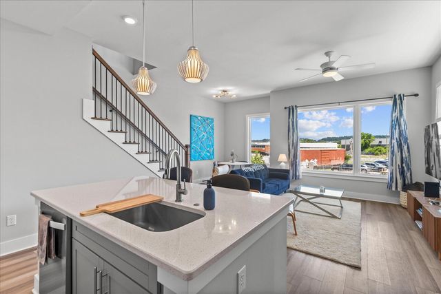 697 Burnside Place, Chattanooga, TN 37408