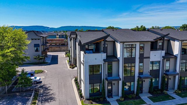 697 Burnside Place, Chattanooga, TN 37408