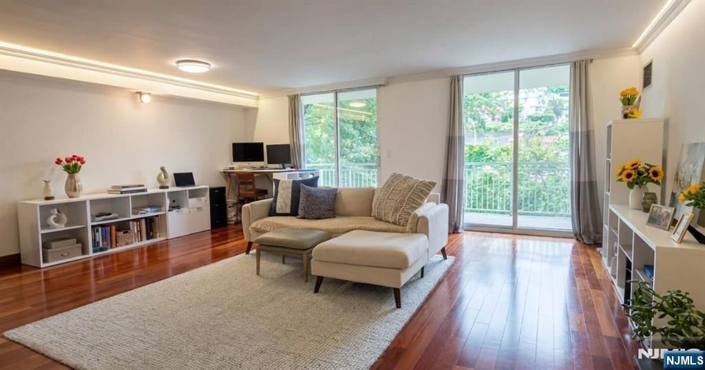 1055 River Road 302, Edgewater, NJ 07020