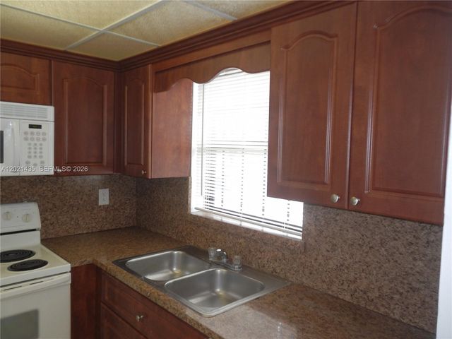 6020 Shakerwood Cir 105, Tamarac, FL 33319