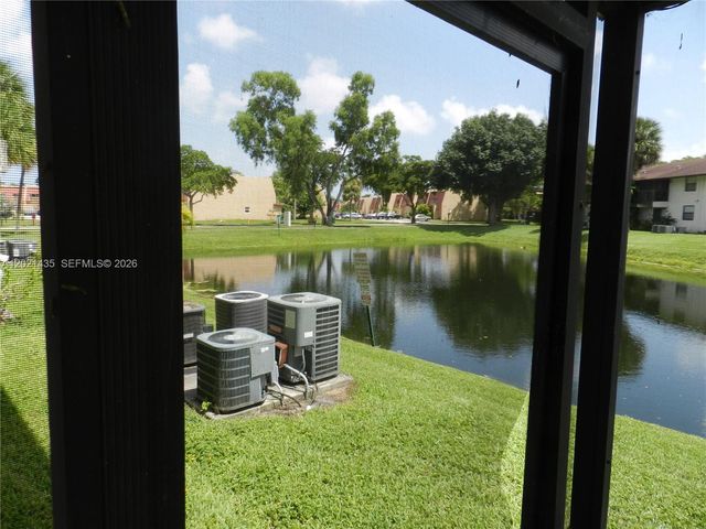 6020 Shakerwood Cir 105, Tamarac, FL 33319